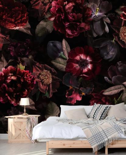 rosa og lilla mørkt blomstertapet veggmaleri kalt Dark Bouquet av Uta Naumann for soverom og stuer