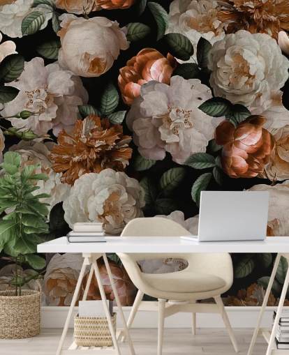 off-white og brassy-pink blomster tapet