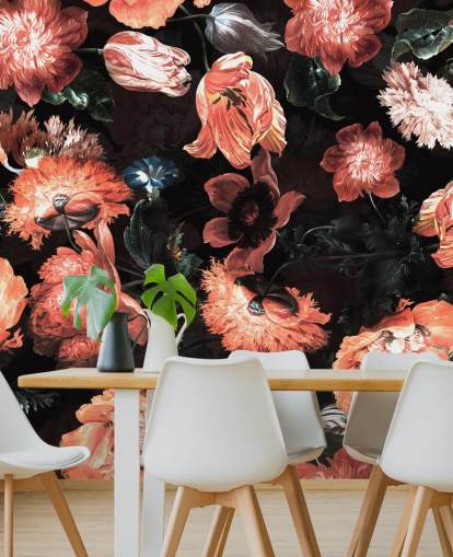 røde blomster på sort baggrund tapet