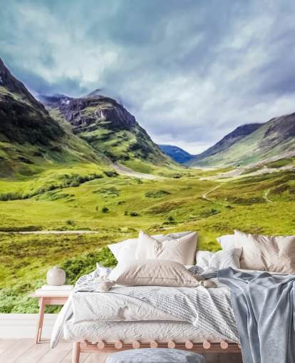 mural de papel pintado campestre personalizable en verde y blanco llamado Glencoe para dormitorios y salas de estar mural de papel pintado campestre personalizable en verde y blanco llamado Glencoe para dormitorios y salas de estar