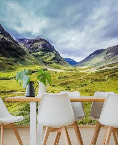 grön och vit anpassningsbar lantlig tapetväggmålning kallad Glencoe för sovrum och vardagsrum