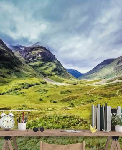 vihreä ja valkoinen muokattava maaseudun taustakuvamaalaus nimeltä Glencoe makuuhuoneisiin ja olohuoneisiin vihreä ja valkoinen muokattava maaseudun taustakuvamaalaus nimeltä Glencoe makuuhuoneisiin ja olohuoneisiin