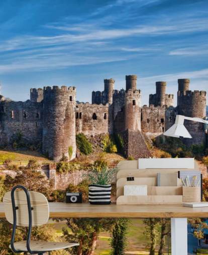 mural de papel pintado personalizable verde y gris llamado Castillo de Conwy para salas de estar, dormitorios y oficinas en casa