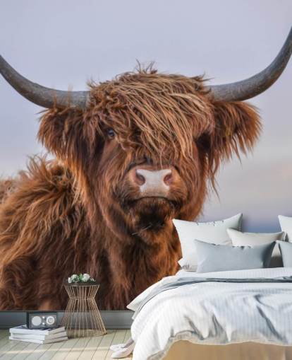 mural de papel de parede de vaca marrom personalizável chamado Highland Cow Close-Up 