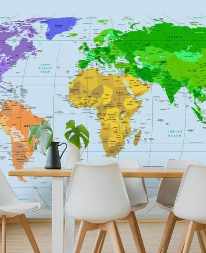 Decorazione murale con mappa dai colori vivaci Decorazione murale con mappa dai colori vivaci