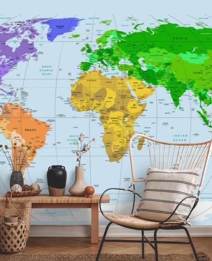 Mural de pared con mapa de colores vibrantes