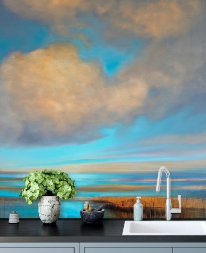 schilderij van enorme blauwe lucht met witte wolken boven het behang van het meer