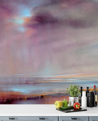 abstract schilderij van paarse wolken barstend van regenbehang