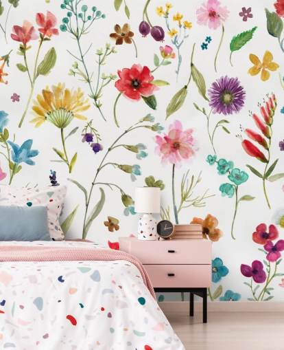 malt fargerike eng blomster på hvit bakgrunn tapet