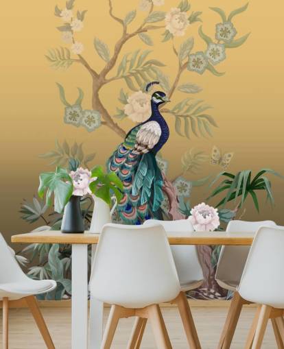 gull og grønt tilpassbart chinoiserie tapetmaleri kalt Peacock Power for bad, kjøkken og soverom