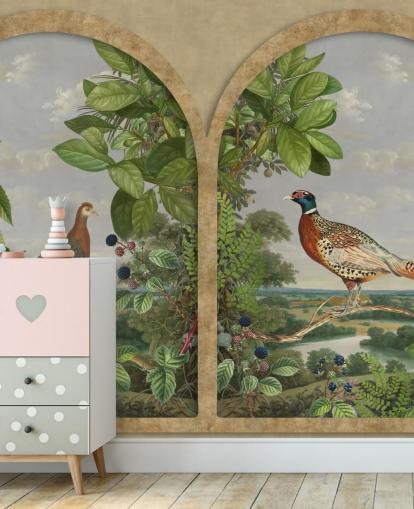 fazant en pauw zat bij raam vintage stijl behang