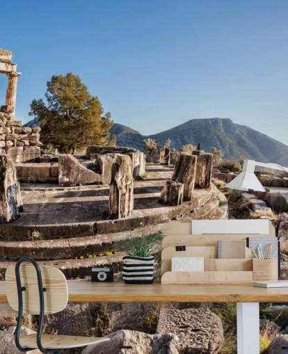 sinivalkoinen mukautettu kreikkalainen seinämaalaus nimeltä Athenen temppeli, Delphi