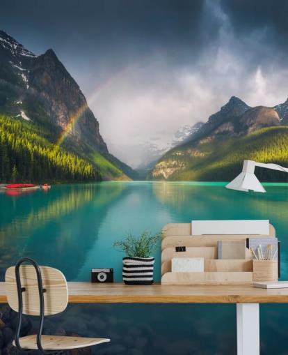 regnbåge över blå sjö och berg tapeter