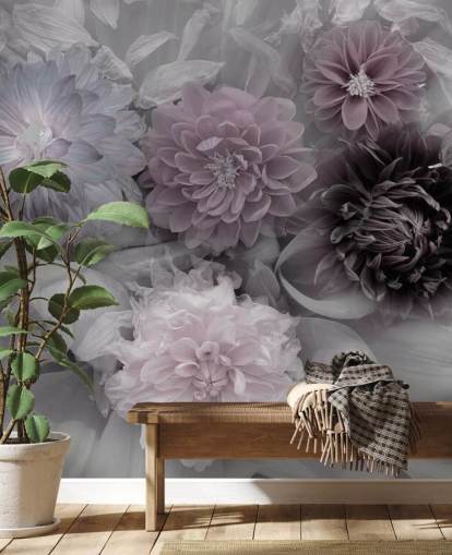 rosa och lila blommig tapetväggmålning kallad Dahlia Dream för sovrum och lounger