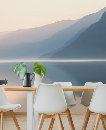 Fondo de pantalla de misty still lake and mountains Fondo de pantalla de misty still lake and mountains