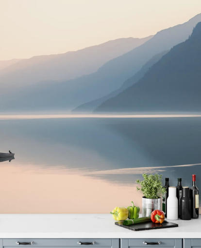 Fondo de pantalla de misty still lake and mountains