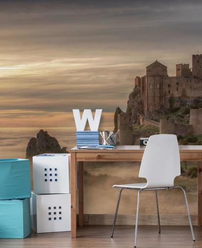 castelo espanhol no topo da montanha acima das montanhas da névoa wallpaper