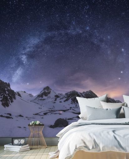 snødekte fjell med stjernehimmel tapet