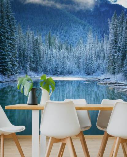 verschneiten Wald von See Tapete