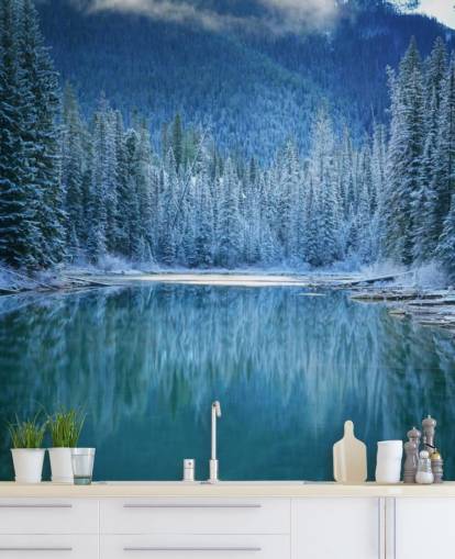 fondo de pantalla de bosque nevado por lago fondo de pantalla de bosque nevado por lago