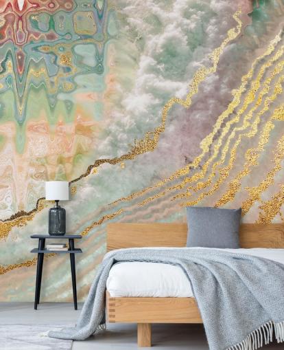 guld farve geode med pink, lilla og grønne nuancer tapet guld farve geode med pink, lilla og grønne nuancer tapet