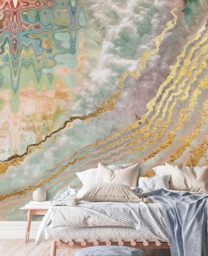 goudkleurige geode met roze, paarse en groene tinten behang goudkleurige geode met roze, paarse en groene tinten behang