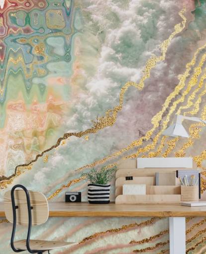 Papel pintado geoda de color dorado con tonos rosas, morados y verdes