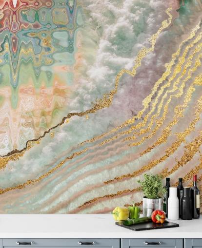 Papel pintado geoda de color dorado con tonos rosas, morados y verdes