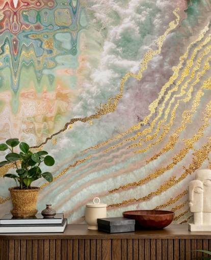 Papel pintado geoda de color dorado con tonos rosas, morados y verdes