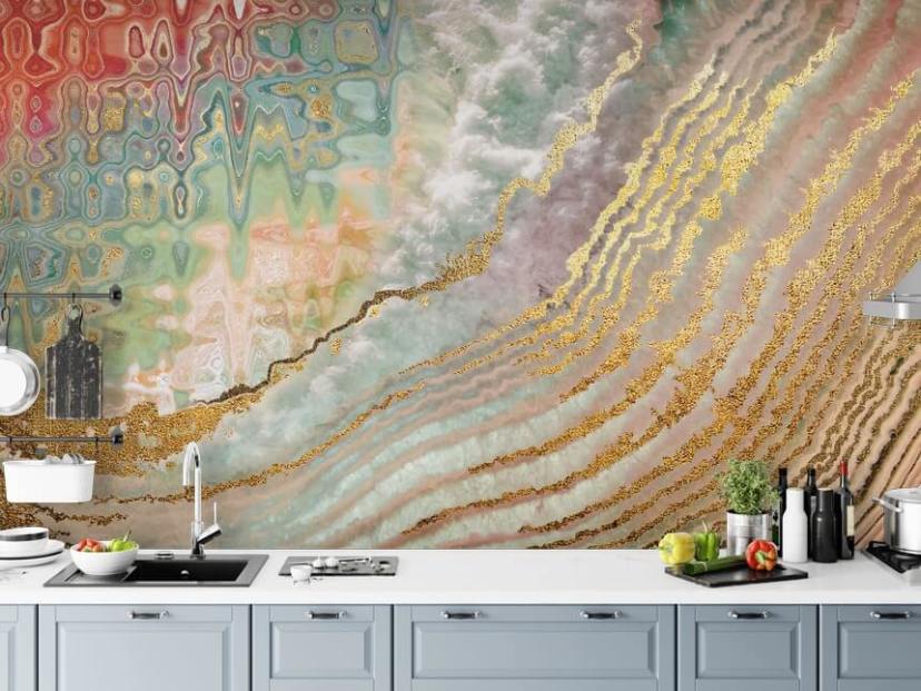 goudkleurige geode met roze, paarse en groene tinten behang goudkleurige geode met roze, paarse en groene tinten behang