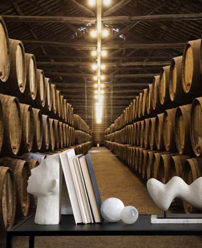 Fondo de pantalla de bodega con barriles