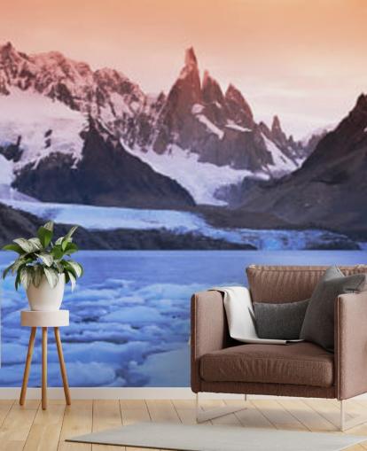 sfondi acque ghiacciate e montagne innevate