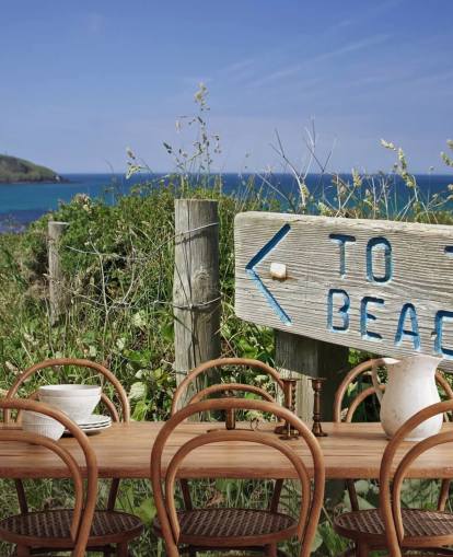 Sign to the Beach Wallpaper