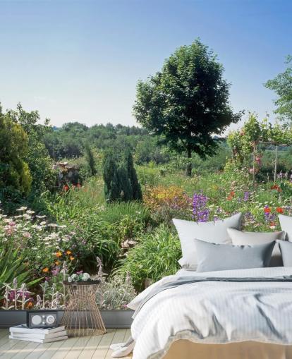 Decorazione murale con giardino inglese in estate