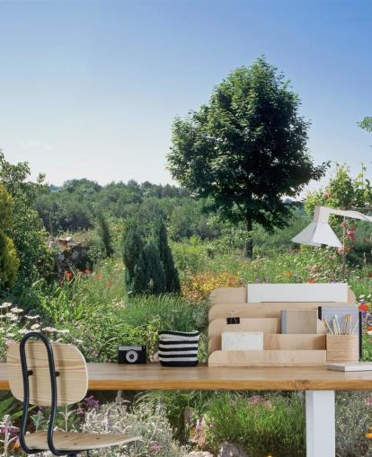 Schilderachtige Engelse tuin in zomermuurschildering