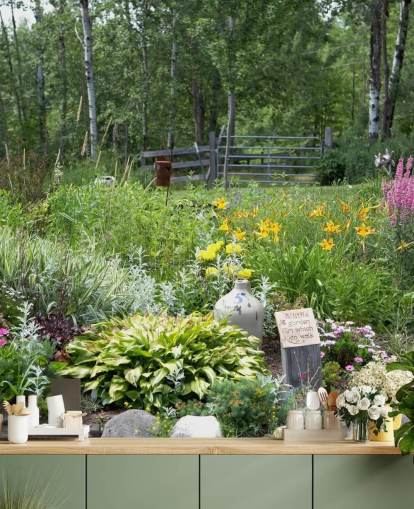 Decorazione murale con giardino fiorito britannico