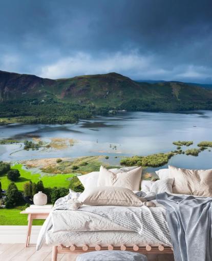 Carta da parati con lago e campagna verde