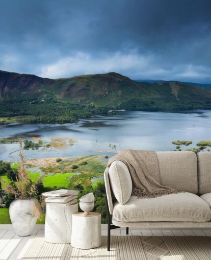 Carta da parati con lago e campagna verde