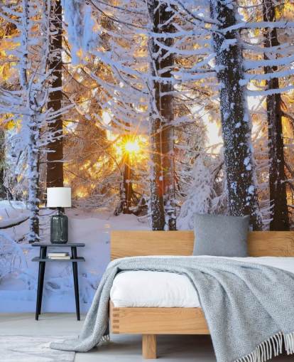 Muurschildering met sneeuw bedekte bomen