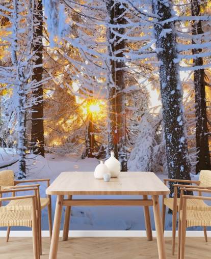 Muurschildering met sneeuw bedekte bomen