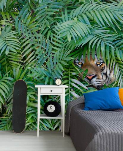 mural verde personalizable de papel pintado de tigre llamado Tiger Hide and Seek para salones