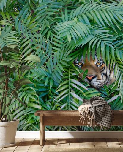 carta da parati murale verde personalizzabile con tigre chiamata Tiger Hide and Seek per salotti carta da parati murale verde personalizzabile con tigre chiamata Tiger Hide and Seek per salotti