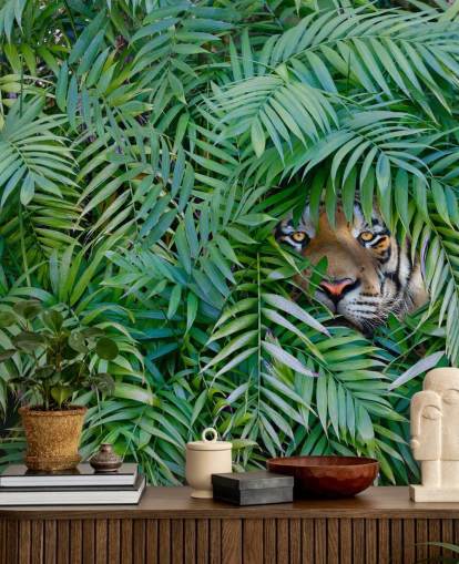 papier peint mural vert personnalisable en forme de tigre appelé Tiger Hide and Seek pour les salons papier peint mural vert personnalisable en forme de tigre appelé Tiger Hide and Seek pour les salons