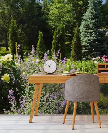 Decorazione murale con incantevole giardino britannico in estate 