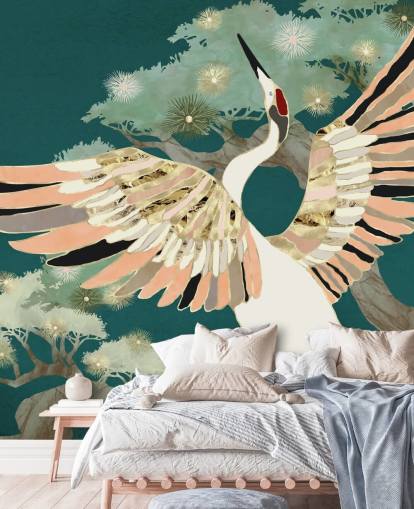 Papel pintado fondo verde con árboles orientales y grullas blancas con alas de color rosa y dorado