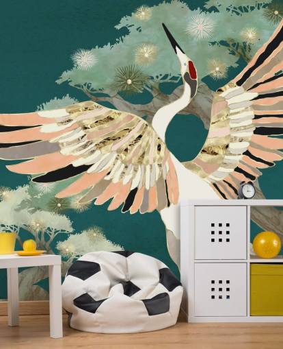Papel pintado fondo verde con árboles orientales y grullas blancas con alas de color rosa y dorado Papel pintado fondo verde con árboles orientales y grullas blancas con alas de color rosa y dorado