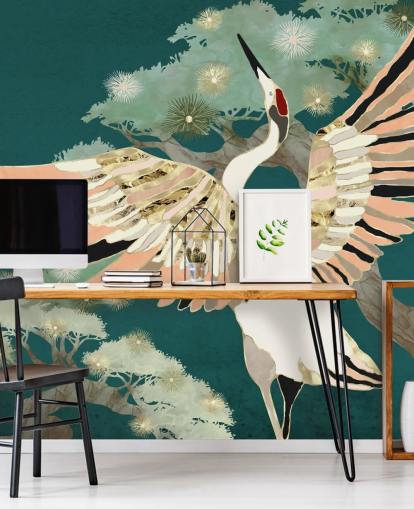 Papel pintado fondo verde con árboles orientales y grullas blancas con alas de color rosa y dorado