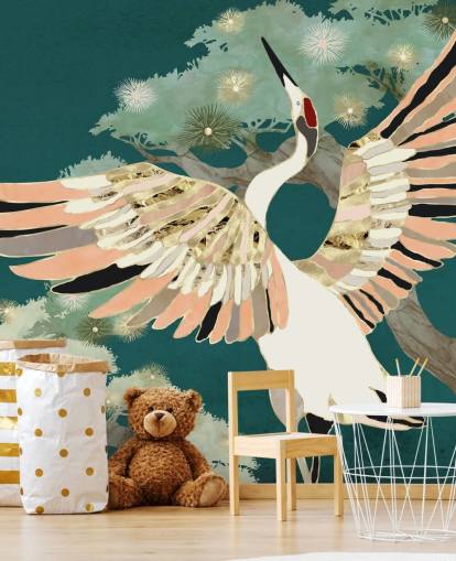fundo verde com árvores orientais e guindaste branco com asas cor de rosa e dourado papel de parede