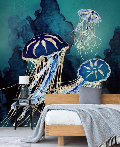 blå och guld maneter tapetväggmålning kallad Floating Jellyfish III av SpaceFrog Design för sovrum, badrum och korridorer