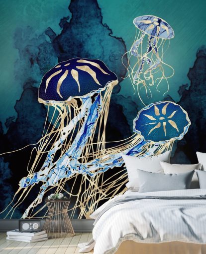 mural de papel pintado con medusas azules y doradas llamado Floating Jellyfish III de SpaceFrog Designs para dormitorios, baños y pasillos